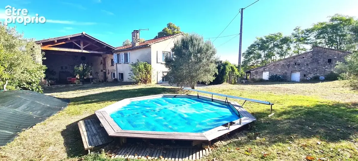 Corps de ferme rénové sur 3857m² de terrain. - photo 2