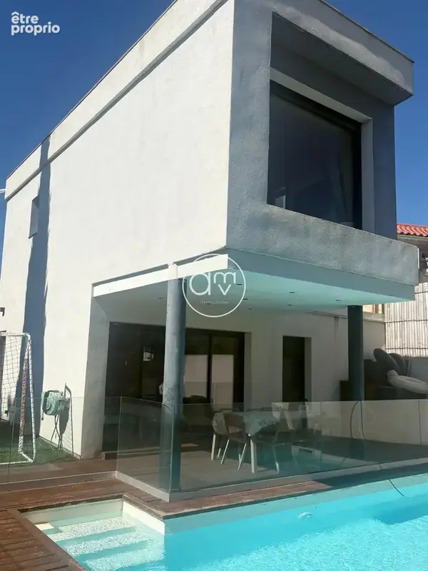 LA VALETTE - Proche centre: Superbe maison d'architecte T4 avec piscine - photo 2