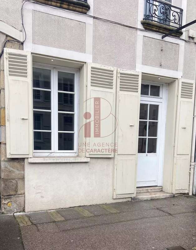 Commerce à FONTAINEBLEAU