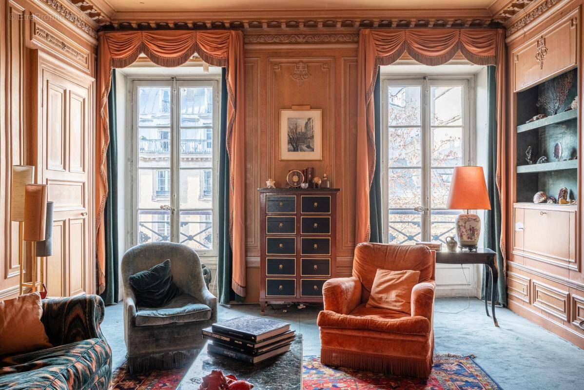 Appartement à PARIS-8E