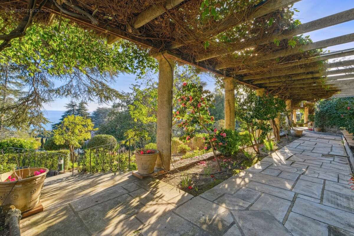 VENDU - CANNES - CROIX DES GARDES - DANS UN ÉCRIN DE BEAUTE   108 m2 élégants, vue époustouflante sur le Palm Beach, Les Iles de - photo 22