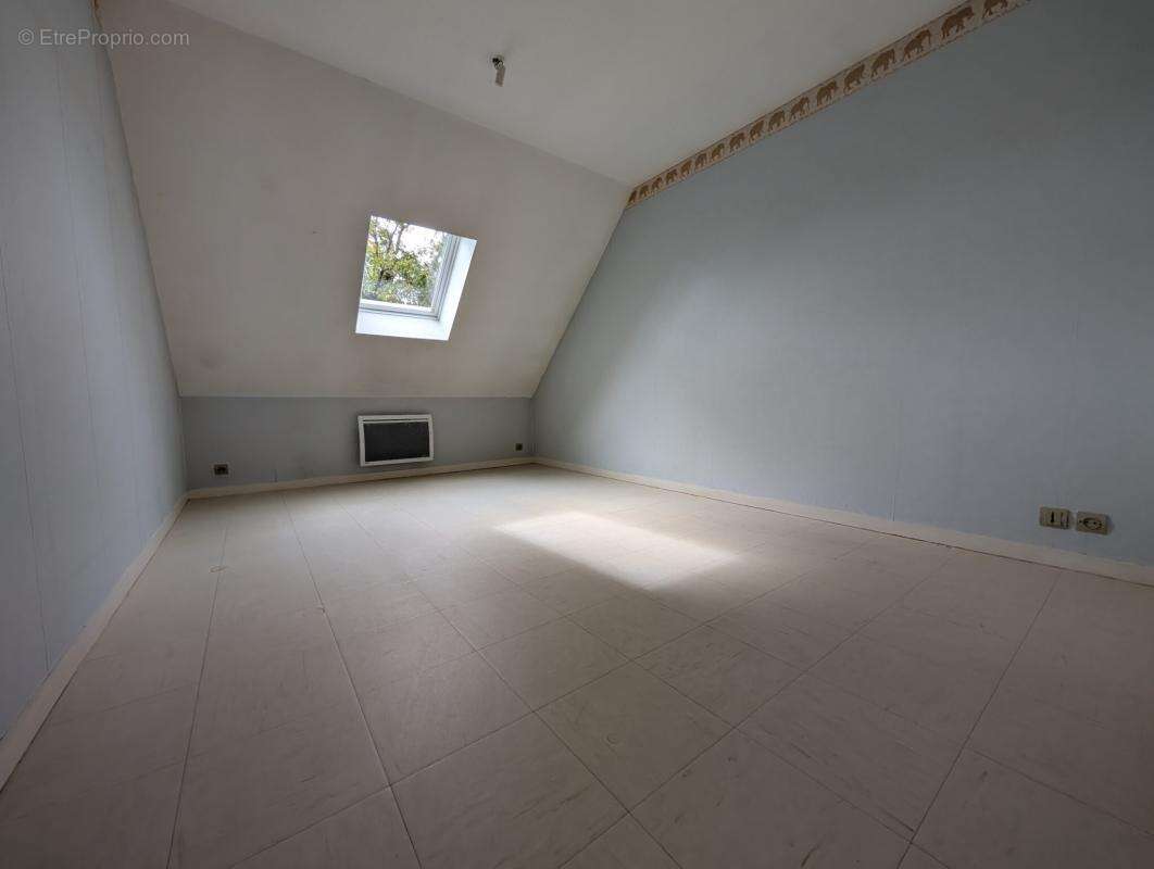 Maison à AINAY-LE-CHATEAU