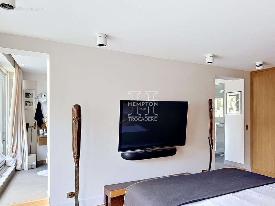 Appartement à PARIS-16E