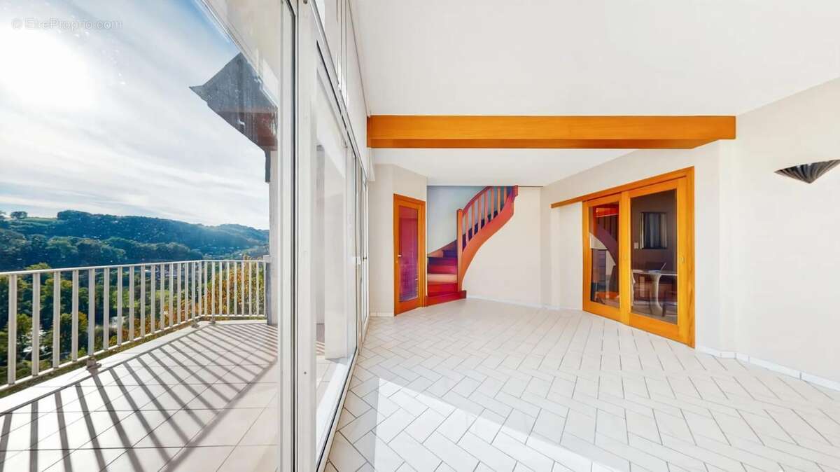 Maison à BIARS-SUR-CERE