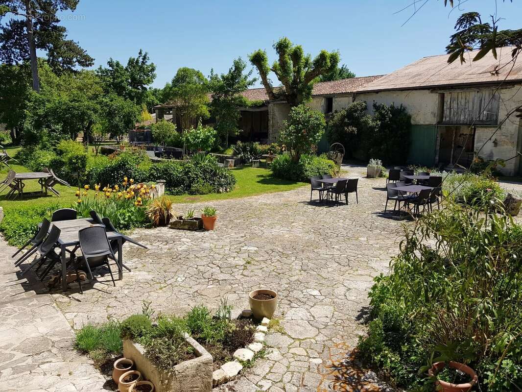 Maison à SAINT-JEAN-D'ANGELY