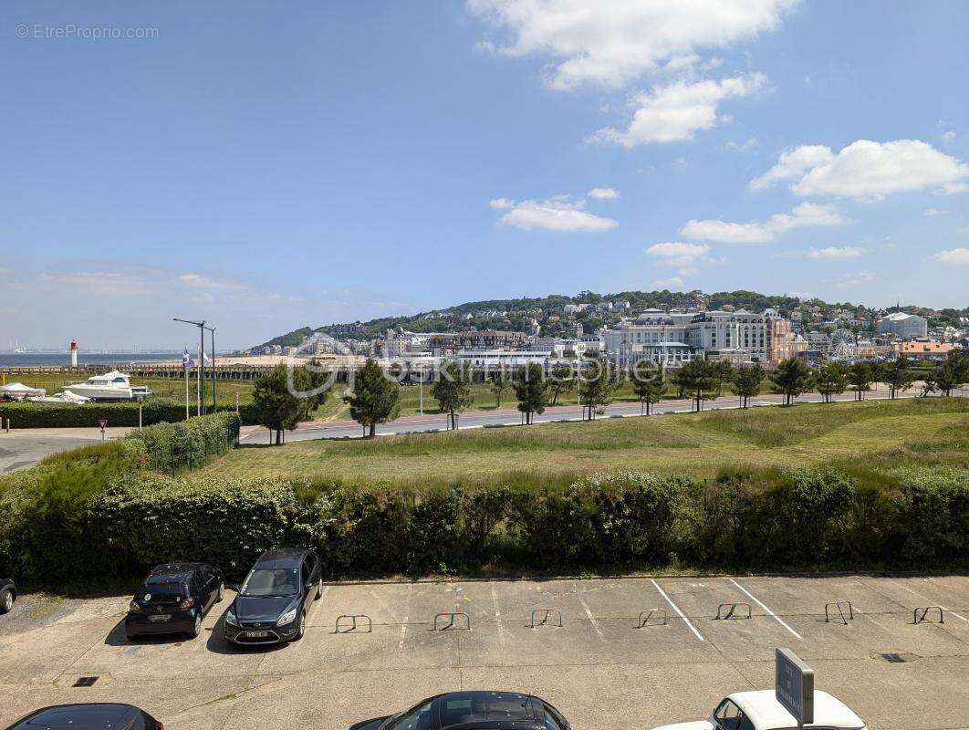 Commerce à DEAUVILLE