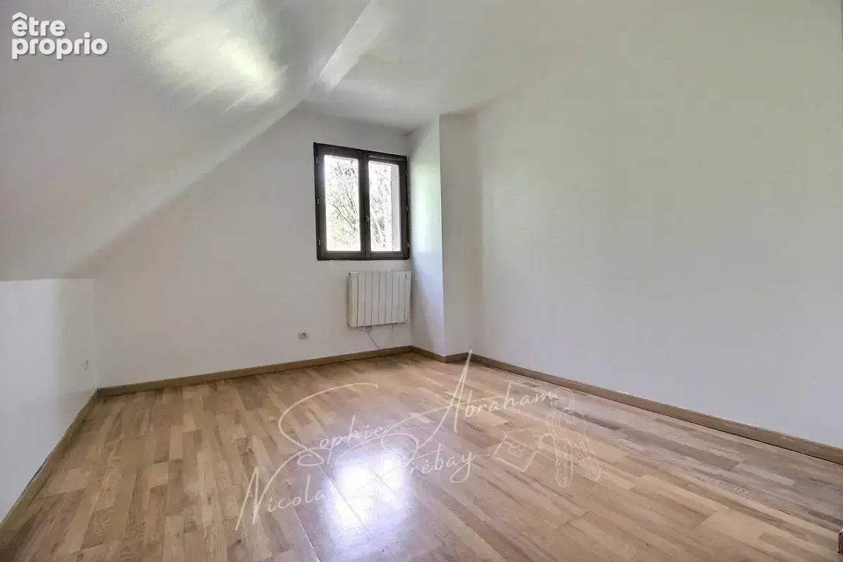 Maison individuelle avec garage et jardin arboré - photo 11