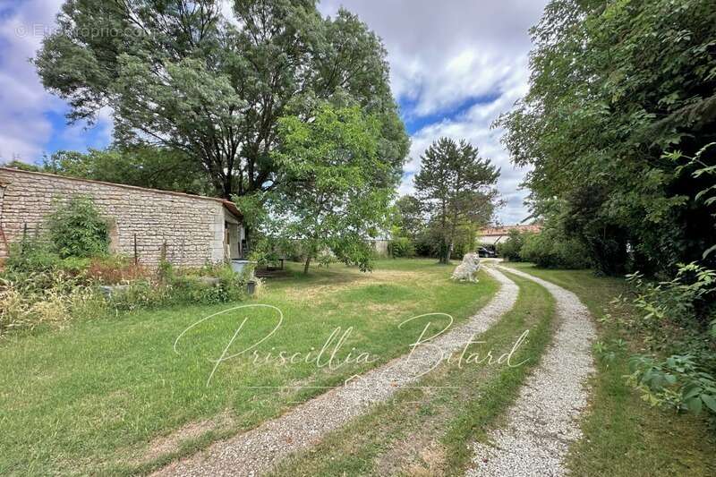 Maison à MONTROY