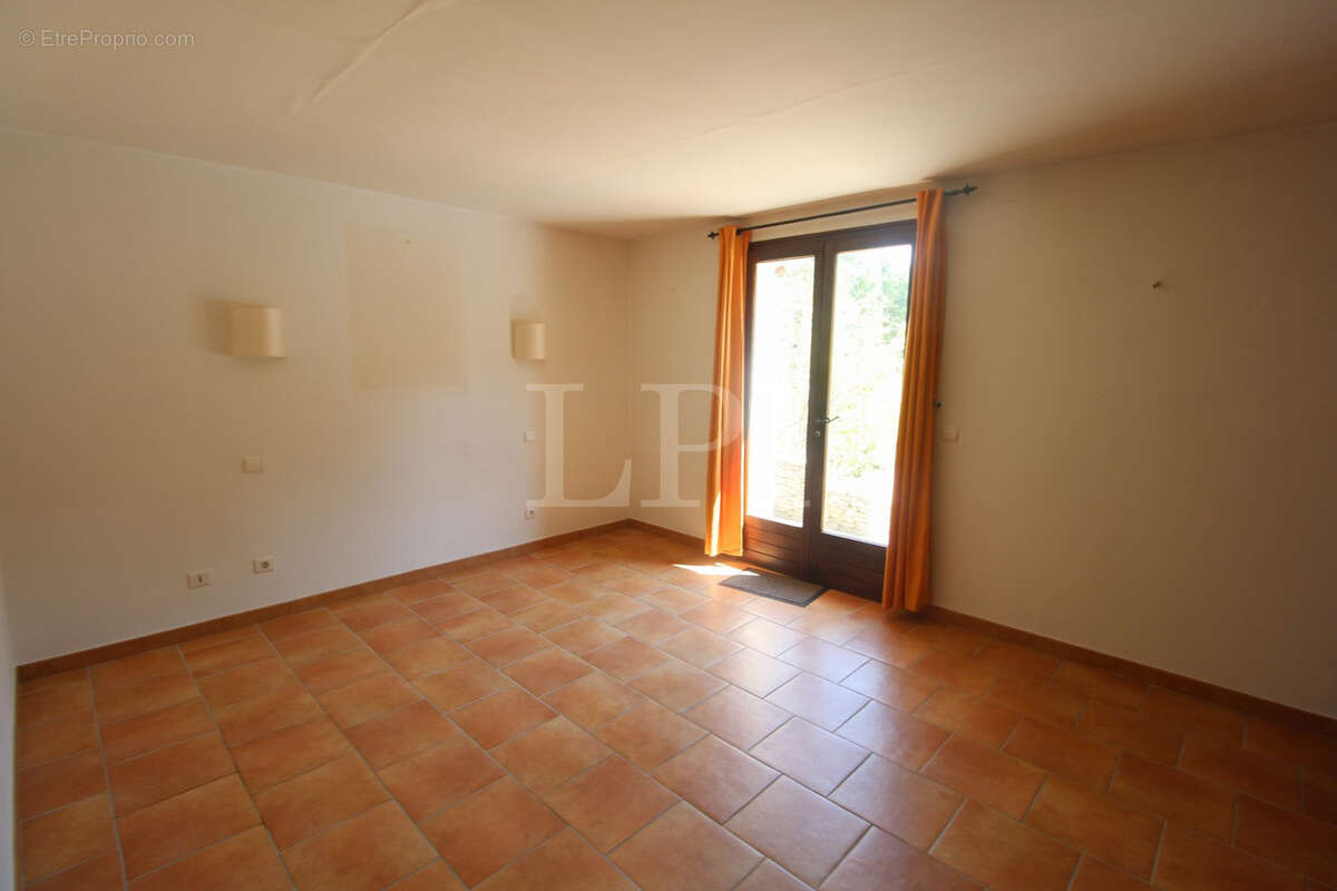 Maison à SAINT-SATURNIN-LES-APT