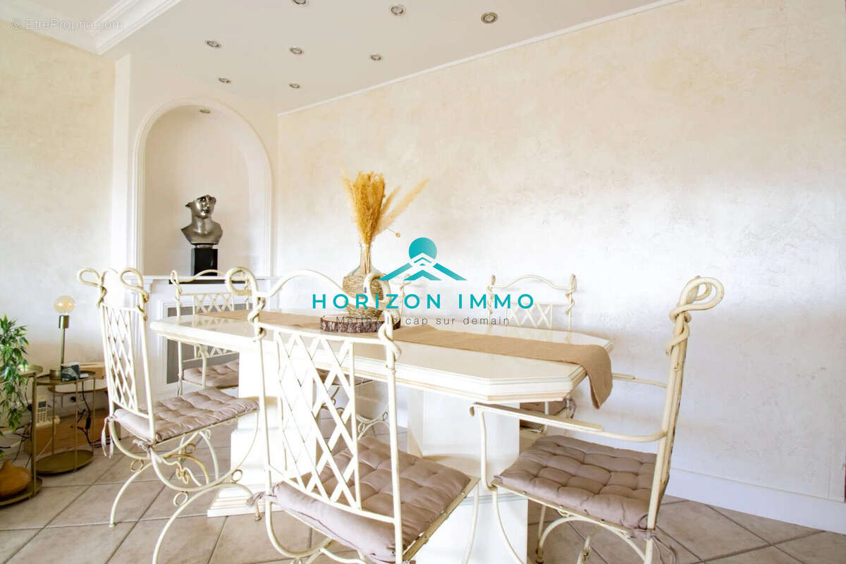 Appartement à SAINT-LAURENT-DU-VAR