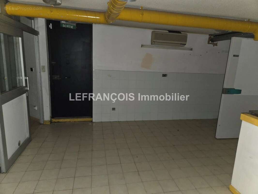 Commerce à MOUANS-SARTOUX