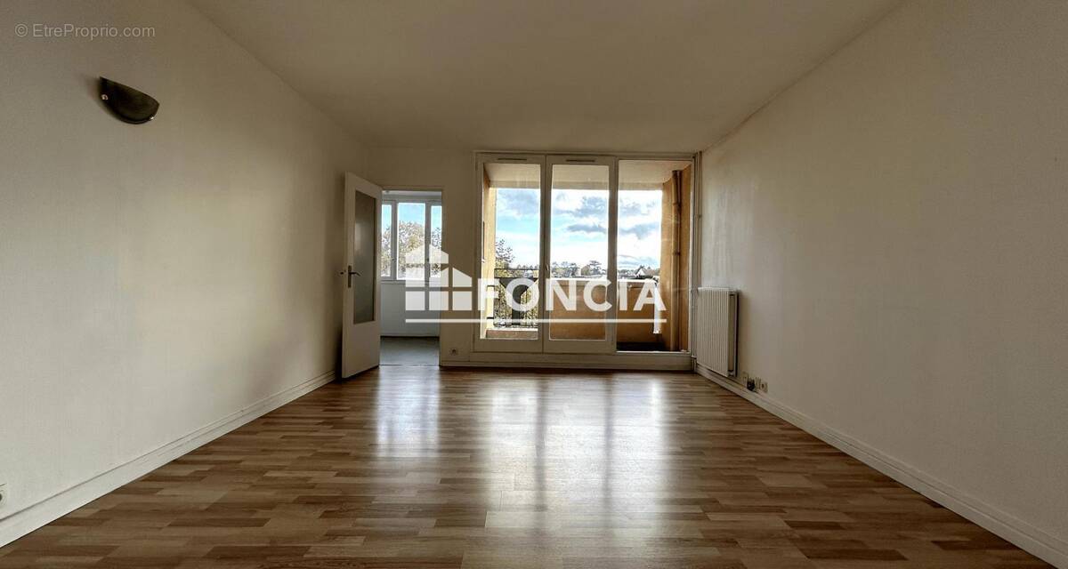 Appartement à CORBEIL-ESSONNES