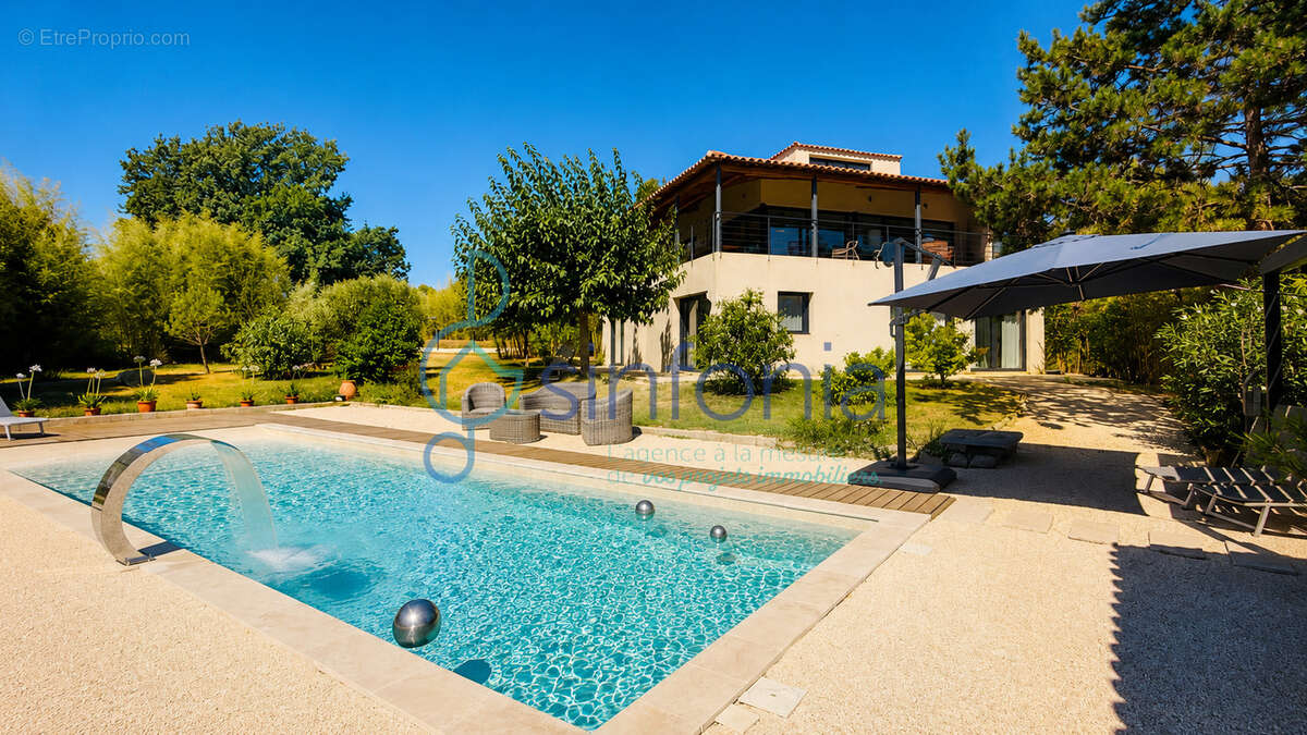 À seulement 7 km d'Uzès, une propriété d'architecte où l'élégance rencontre l'art de vivre. - photo 12