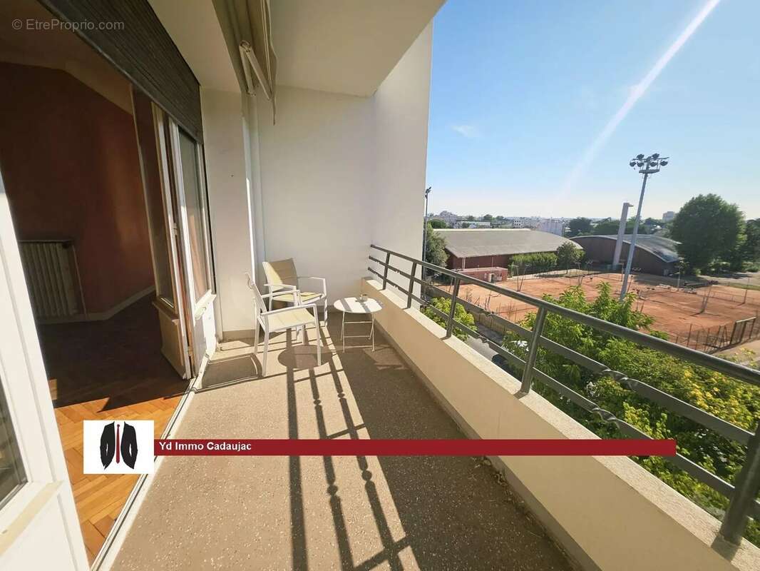 Bordeaux Caudéran – Grand appartement avec garage, cave et double balcon - photo 2