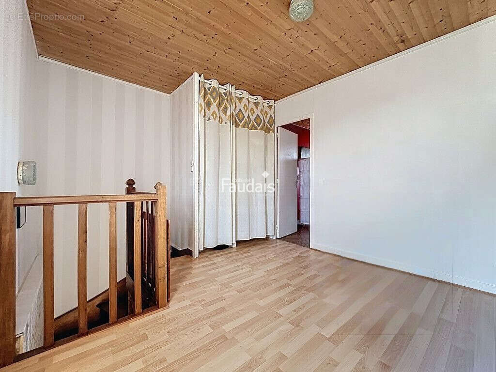 Maison 131 m² à Creances  - photo 6