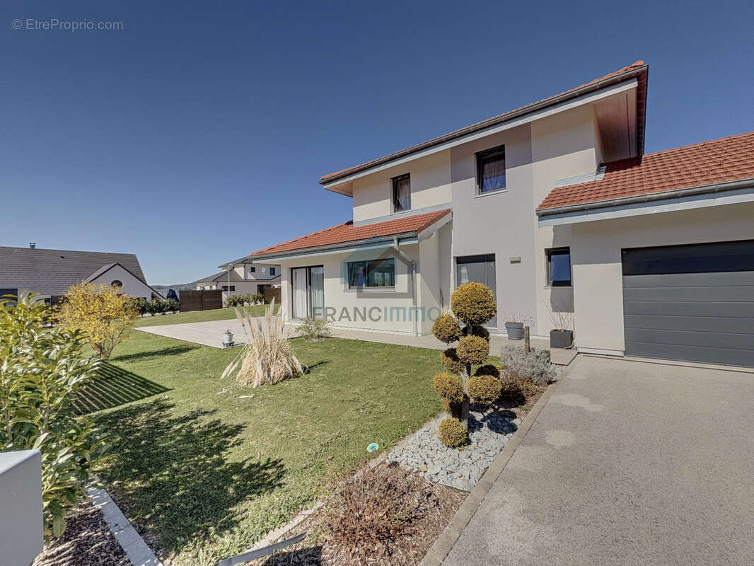 Maison à LES ECORCES
