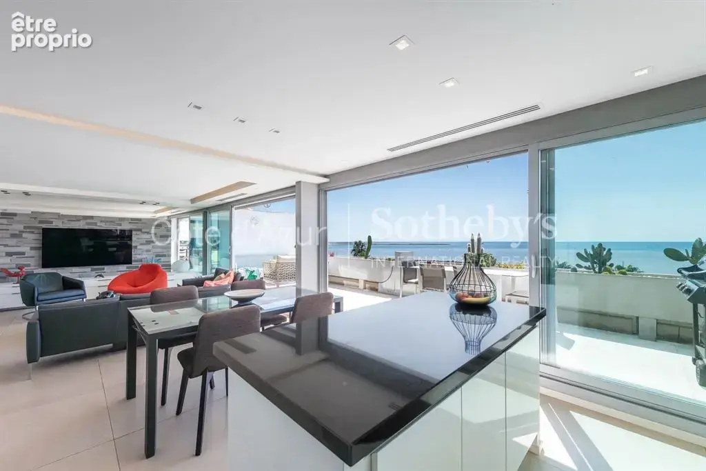 Saint Laurent du Var, penthouse 3 pièces de 88 m² avec 115 m² de terrasses et vue mer - photo 5