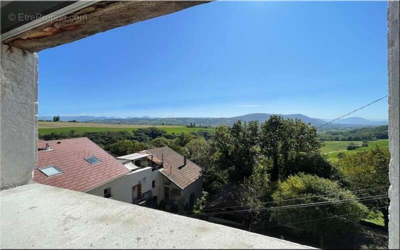 Maison à CHALLONGES