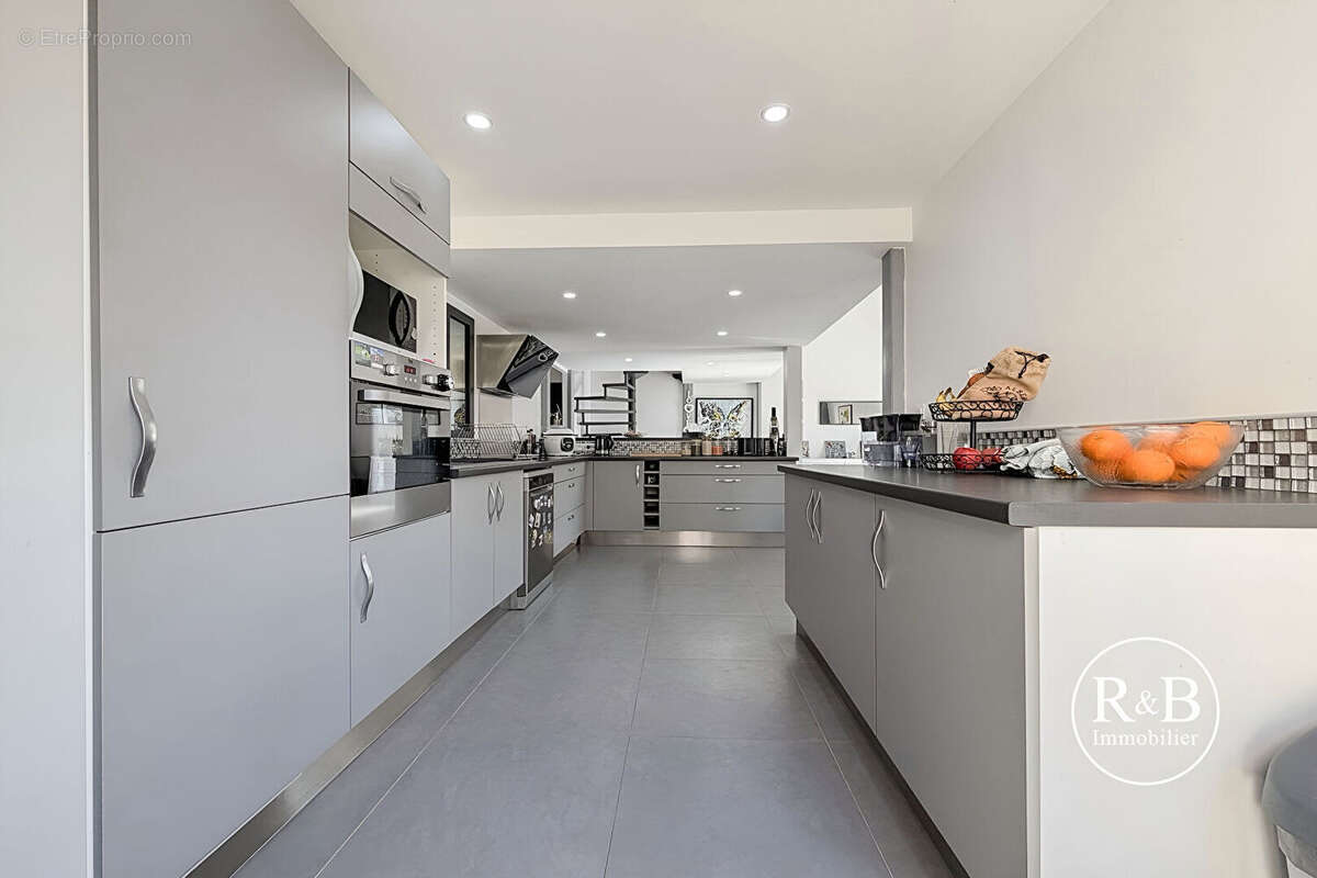 Maison à LES CLAYES-SOUS-BOIS