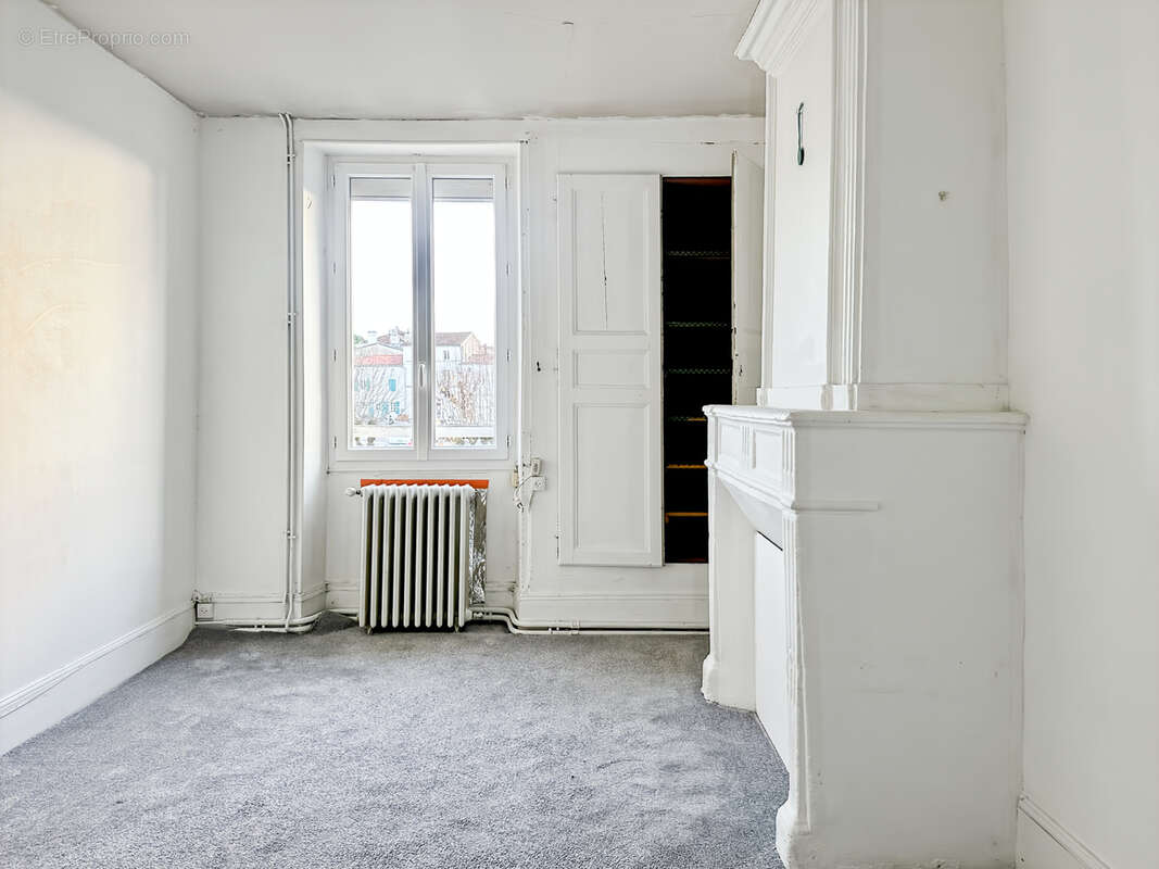 Maison à BARBEZIEUX-SAINT-HILAIRE