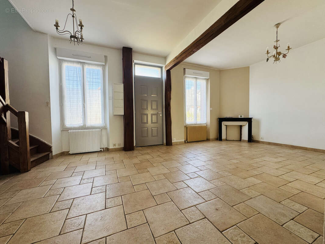 Maison à AMILLY