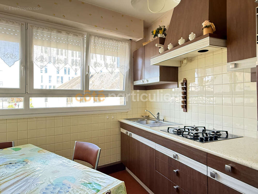 A VENDRE - LAVAL - Appartement de type 4 - photo 5