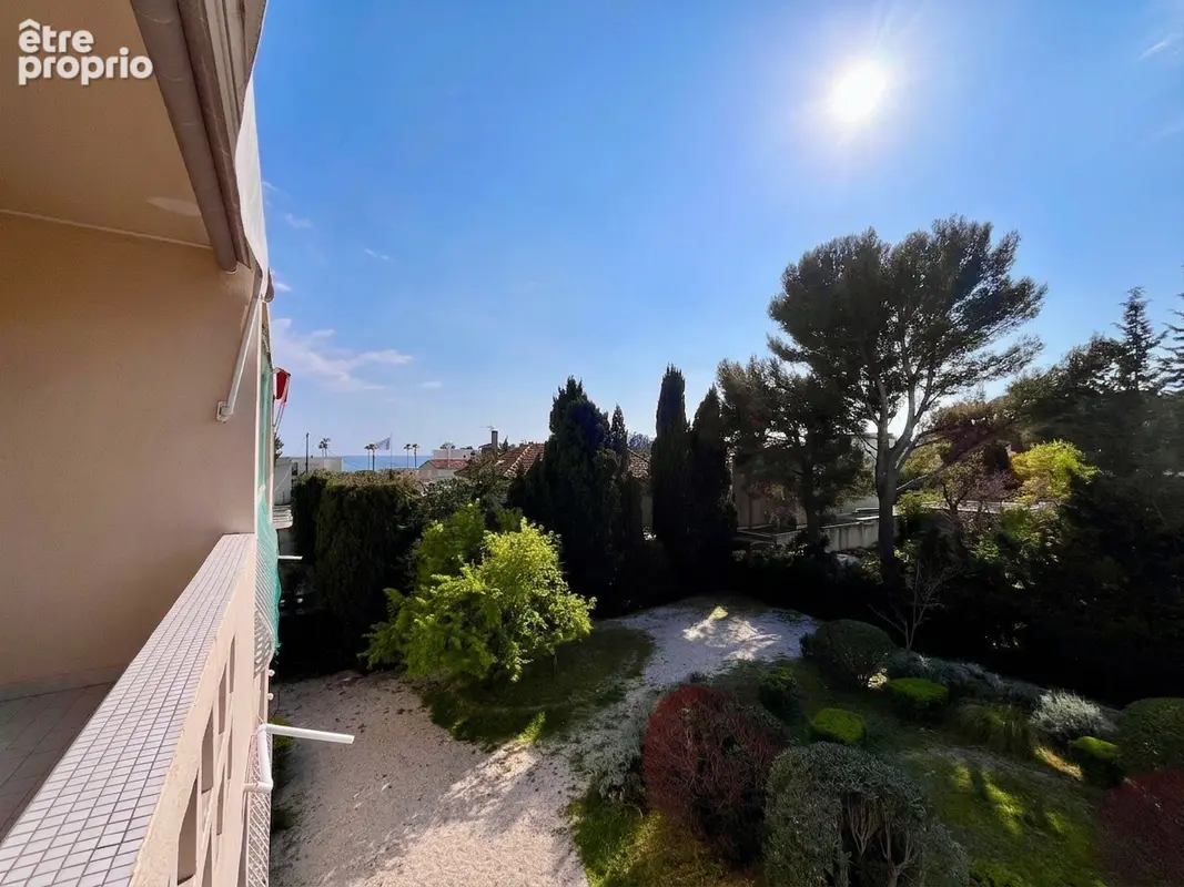 À deux pas des plages de La Ciotat Appartement T3/4 avec terrasse, aperçu mer et dernier étage - photo 2