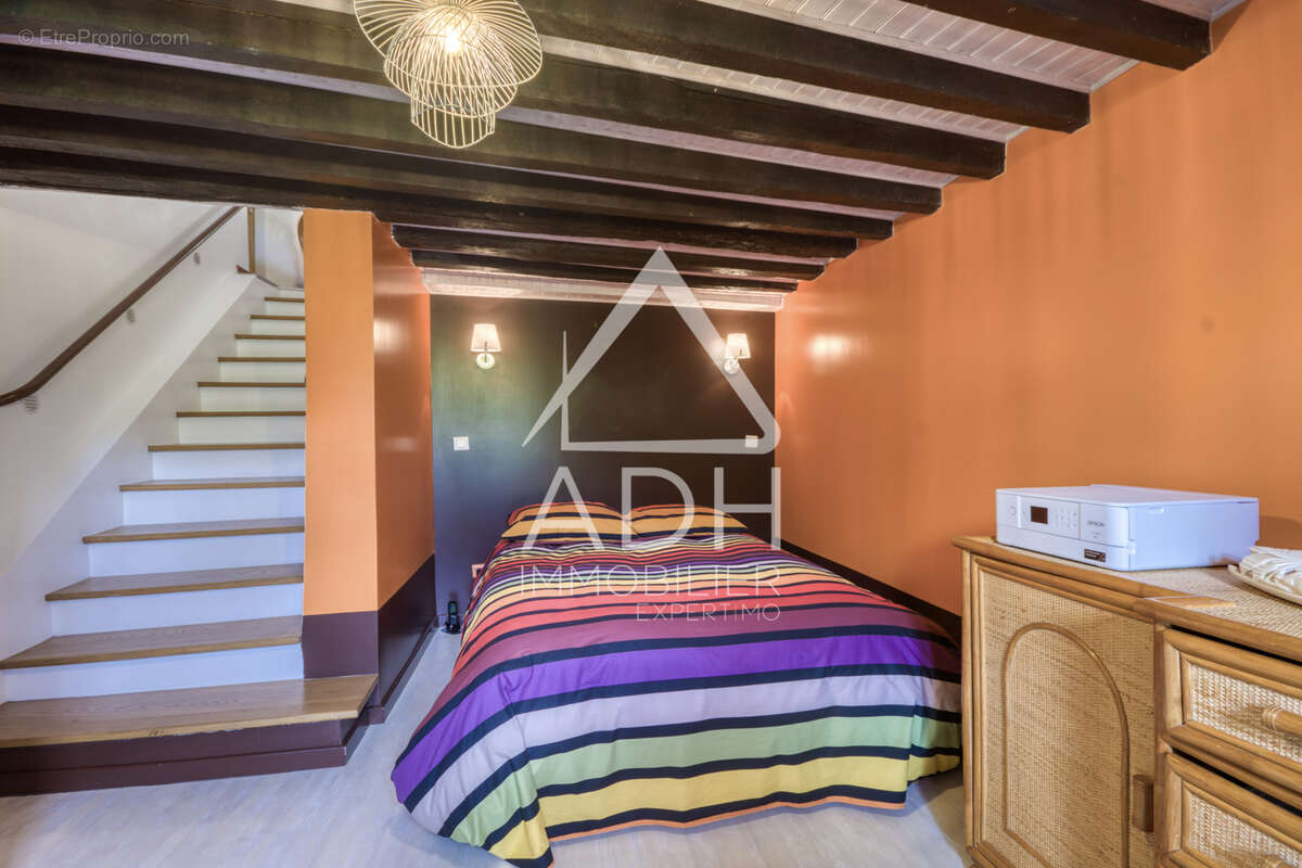 Appartement à NEAUPHLE-LE-CHATEAU