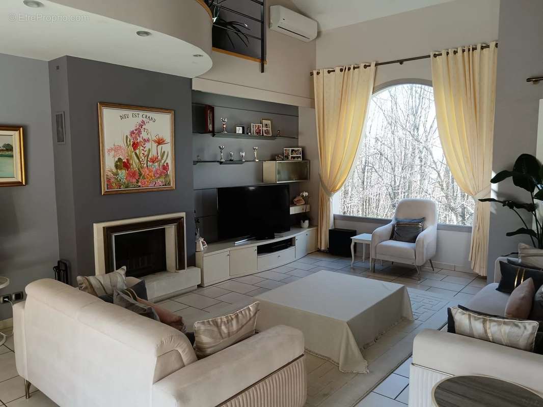 Maison à SAINT-BONNET-DE-MURE