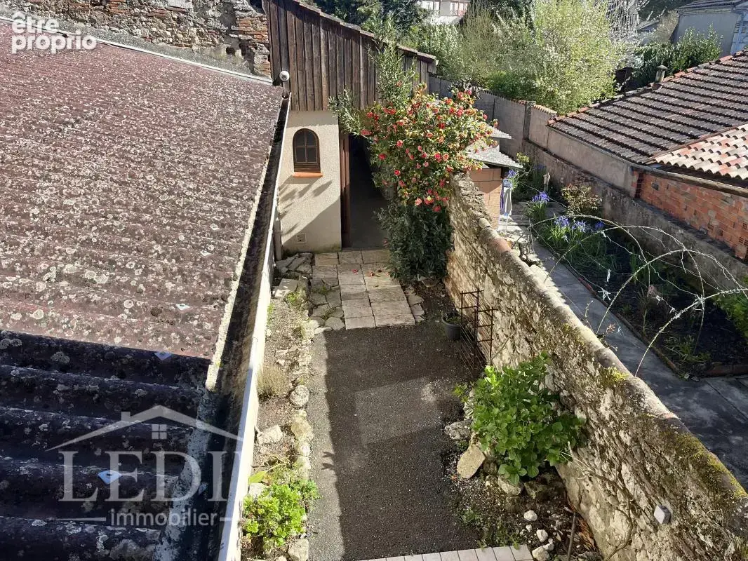 Immeuble avec jardinet et garage - photo 7