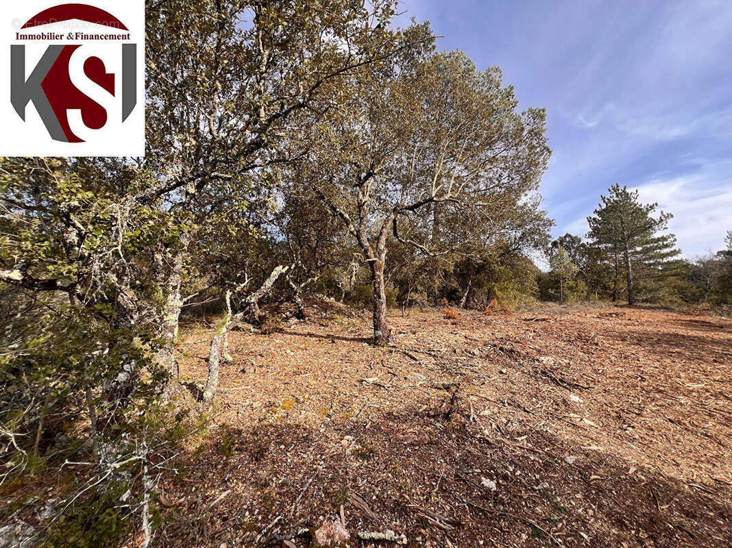 Terrain à SEILLONS-SOURCE-D&#039;ARGENS