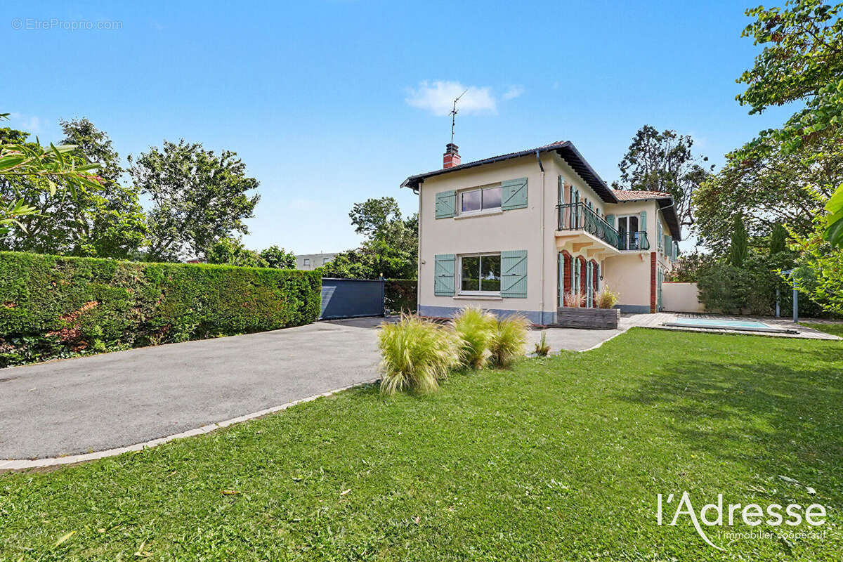 Exclusivité l'Adresse - Maison Toulousaine T5 de 160m² avec Piscine sur un Terrain de 650m² - photo 11
