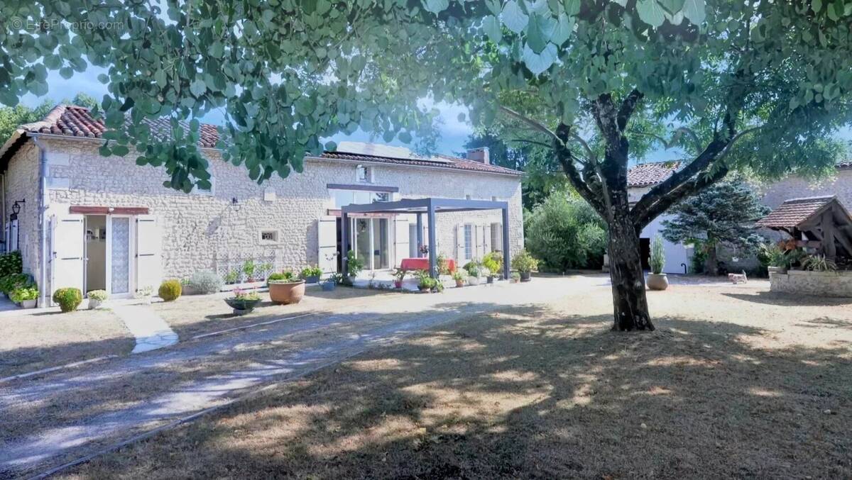 Maison à AUBETERRE-SUR-DRONNE