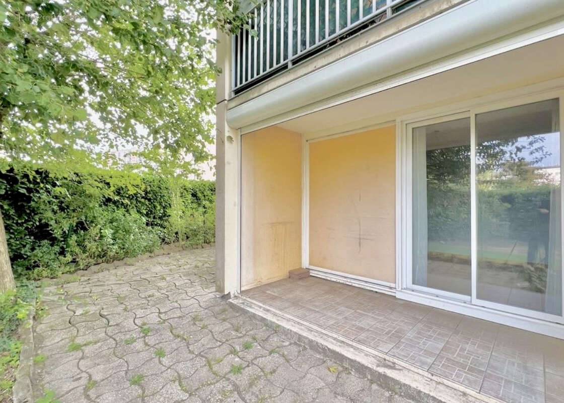 Appartement à DECINES-CHARPIEU