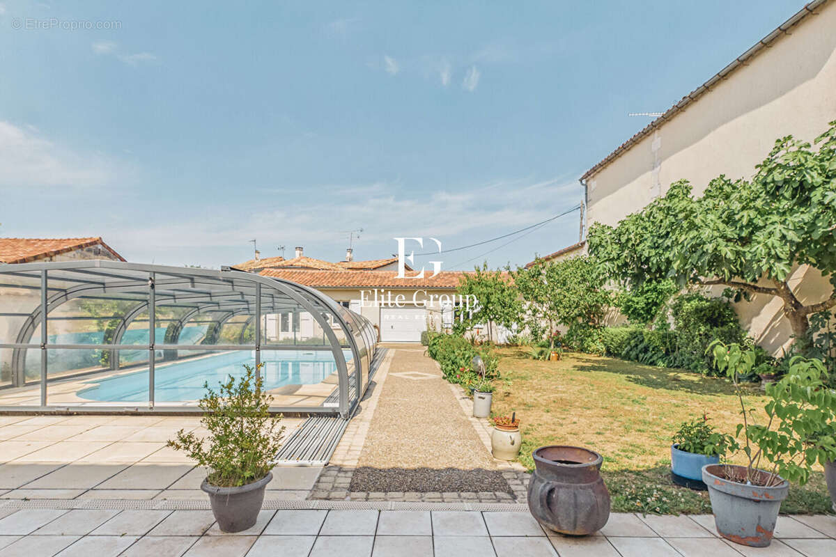 Maison à CHATEAUNEUF-SUR-CHARENTE