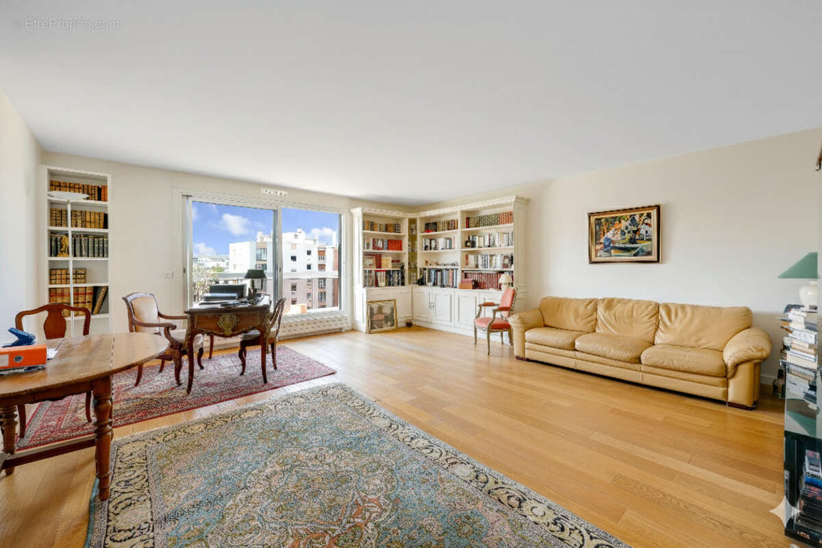 Appartement à ISSY-LES-MOULINEAUX