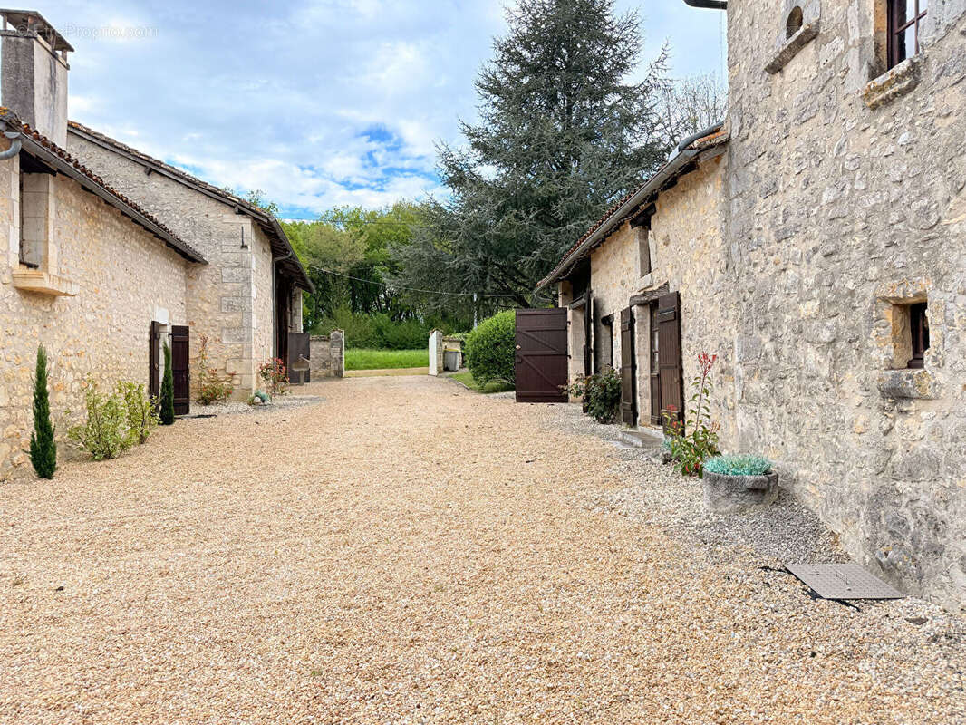 Maison à GRASSAC