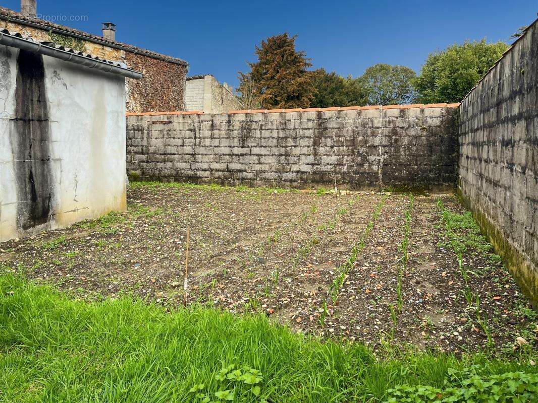 Appartement à BRIZAMBOURG