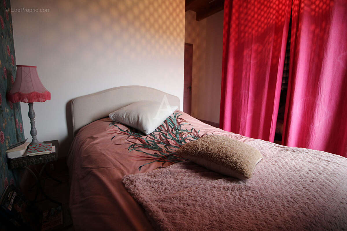 Maison à LES JUNIES