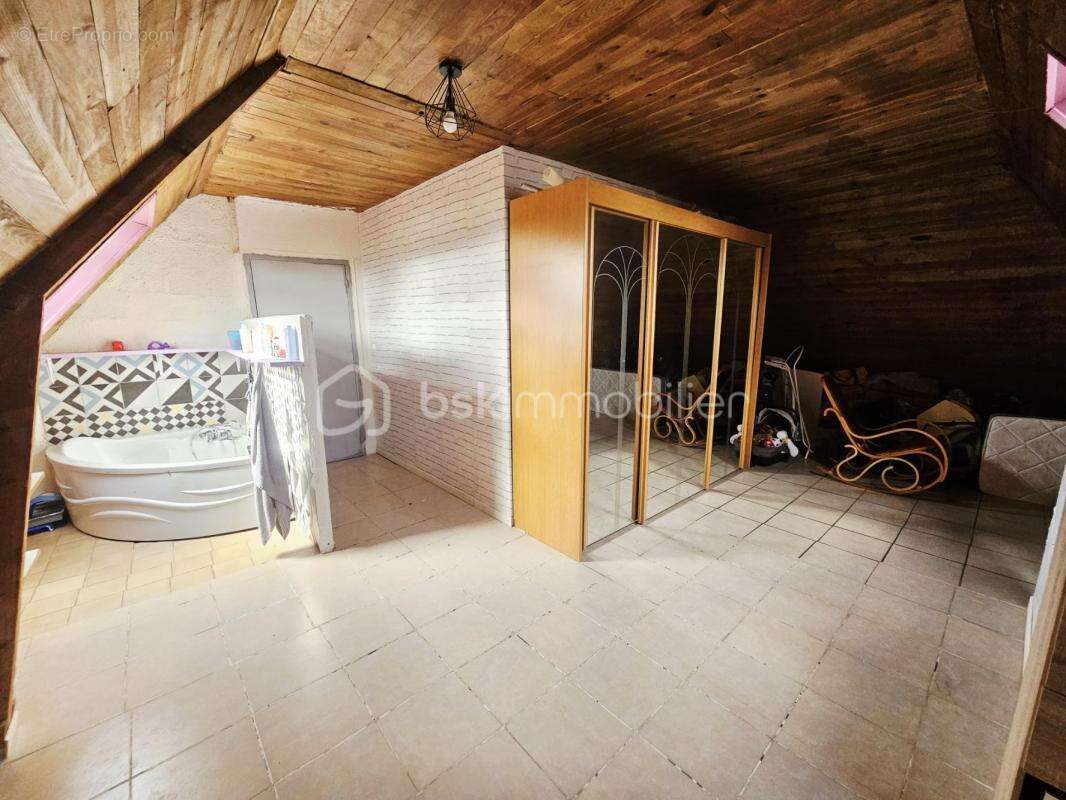 Grande maison familiale de 200 m² – 6 chambres, terrain de 1 700m² - photo 9