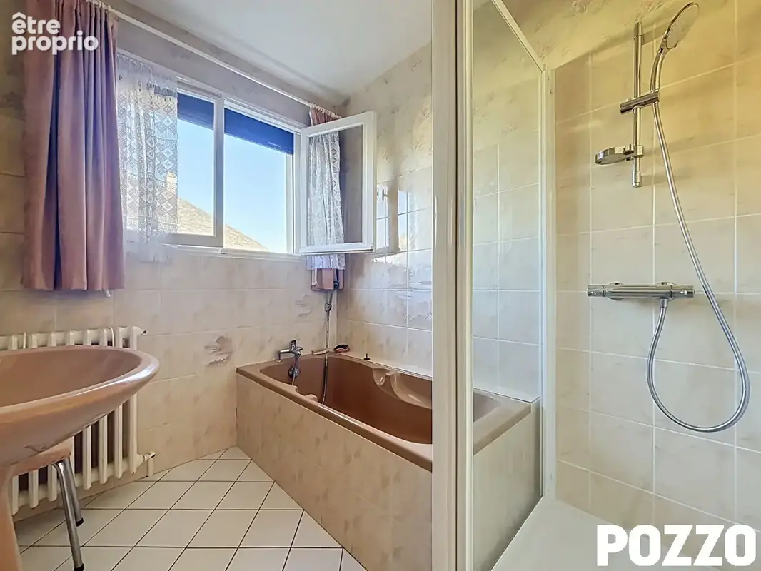 A vendre - pavillon sur sous sol centre bourg de torigni-sur-vire !!! - photo 7