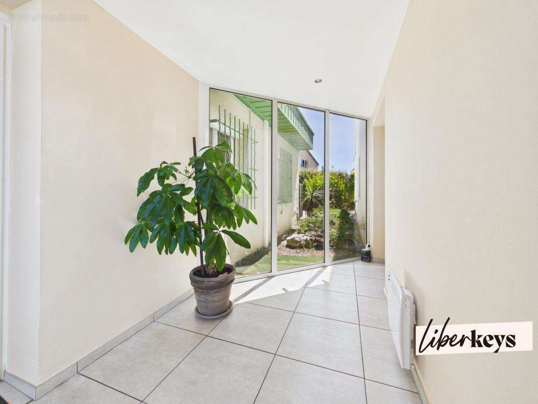  Ensemble immobilier à usage d'activité vendu occupé - photo 8