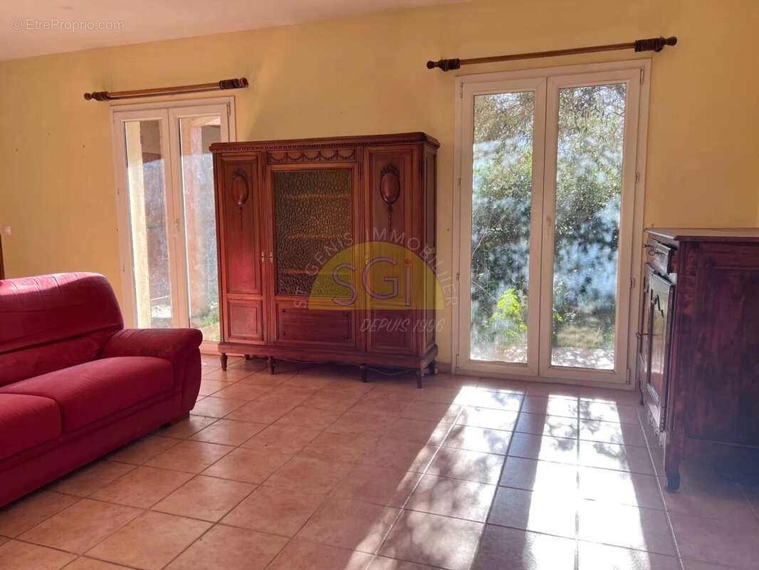 Maison à SAINT-GENIS-DES-FONTAINES