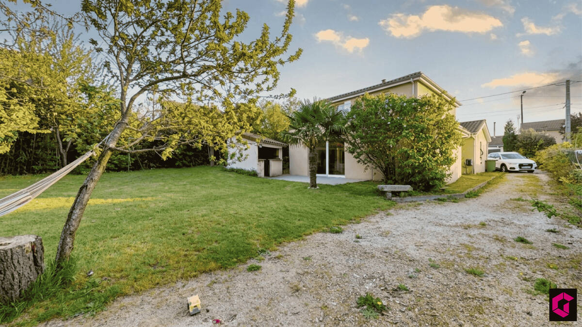 Maison à LE CHAMBON-FEUGEROLLES