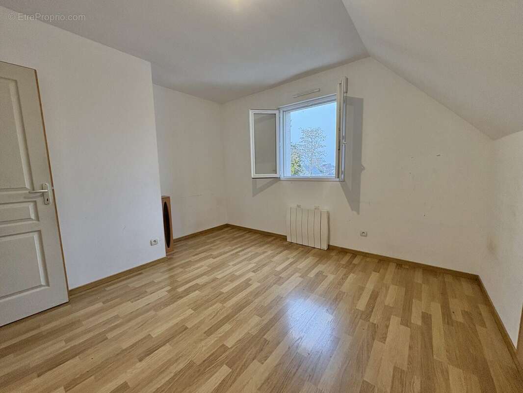 Maison à SAINT-DENIS-DE-L&#039;HOTEL