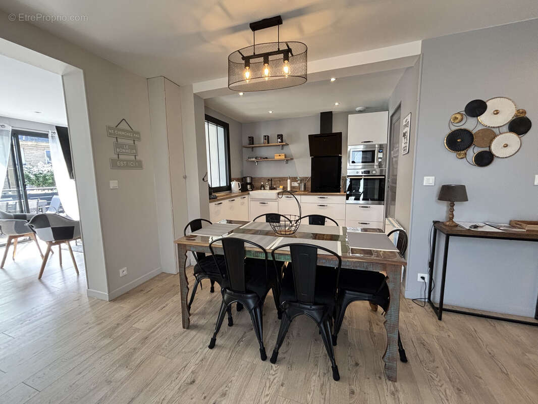 Maison à PORT-EN-BESSIN-HUPPAIN