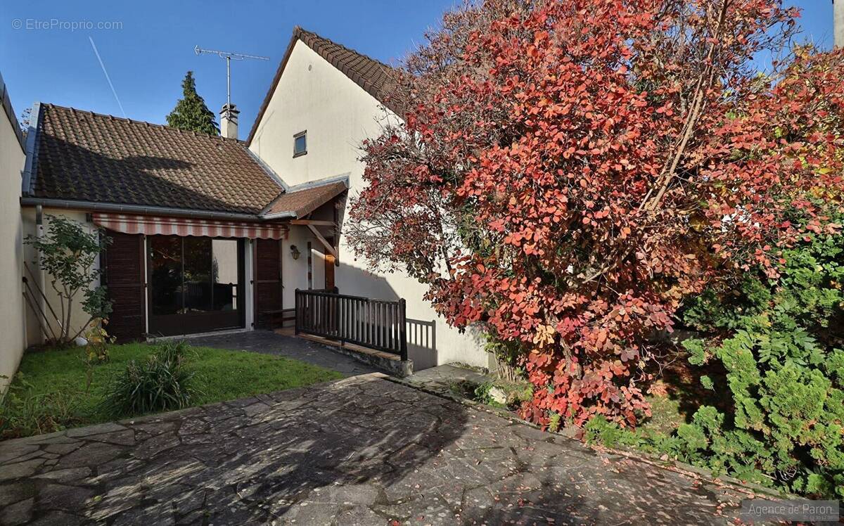 Maison à VERRIERES-LE-BUISSON