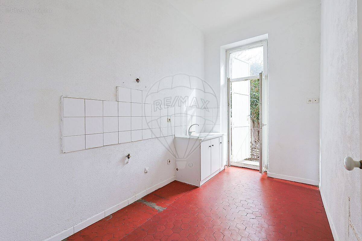 Appartement à MARSEILLE-4E