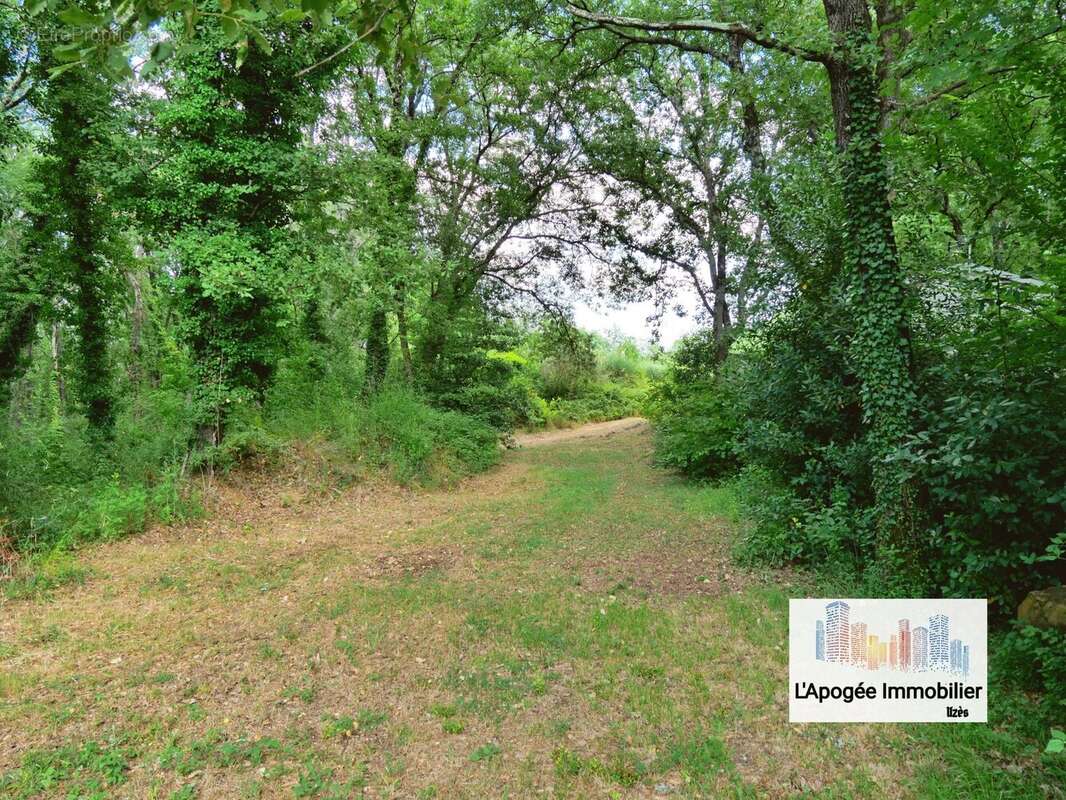 Terrain à UZES