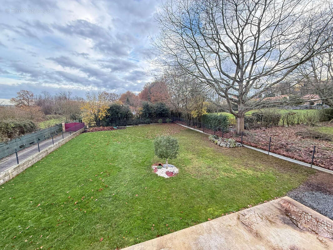 Maison à MONTREVAULT